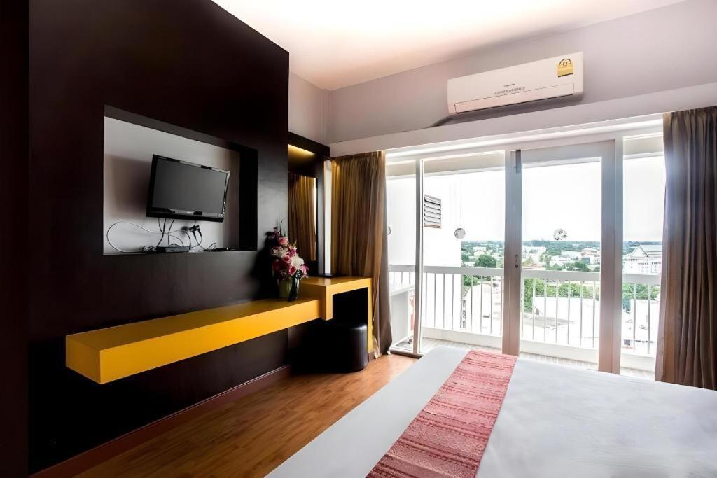 Pailyn Phitsanulok Hotel Exterior foto
