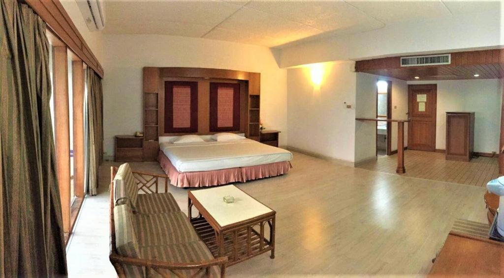 Pailyn Phitsanulok Hotel Exterior foto