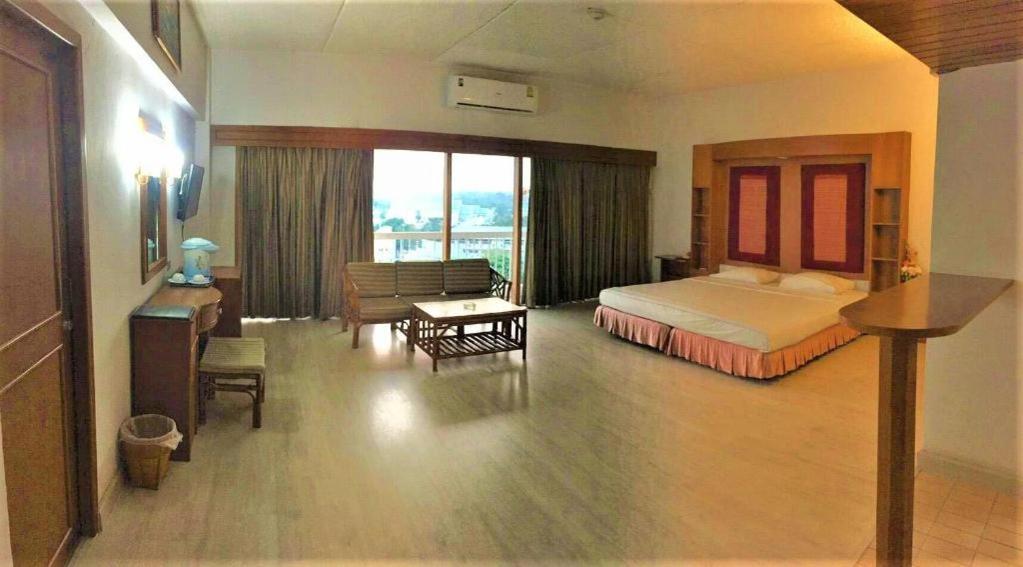 Pailyn Phitsanulok Hotel Exterior foto